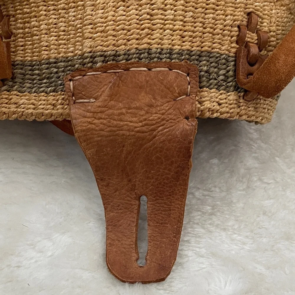 Elegant Woven Tote Bag in Tan and Brown - Picture 10 of 14